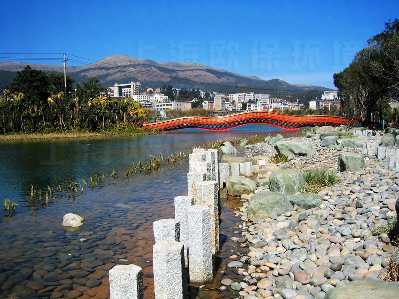 砾石坡缓冲带,降低泥沙及氮磷等污染物对水体的冲击 砾石坡缓冲带,降低泥沙及氮磷等污染物对水体的冲击